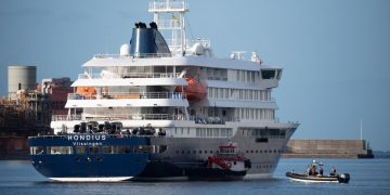 Hantavirus-stricken cruise ship arrives in Tenerife