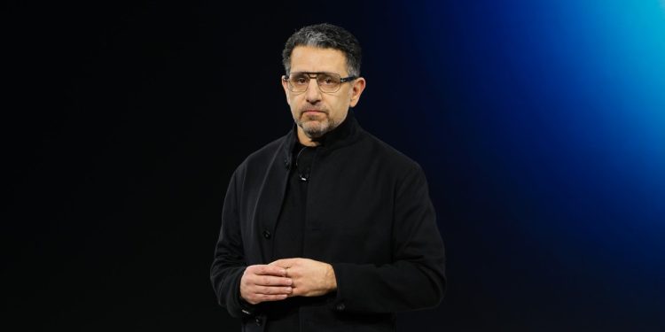 Amazon’s Panos Panay addresses new Fire phone rumors