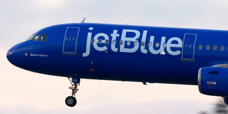 FAA investigates close call between JetBlue plane and aircraft near Fort Lauderdale Airport
