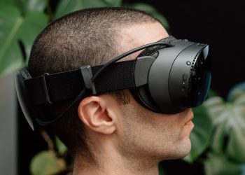 Valve just imported 13 tons of VR headsets in one day