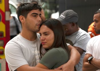 Venezuelans search through rubble as earthquake death toll rises