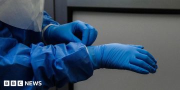 France confirms first Ebola case