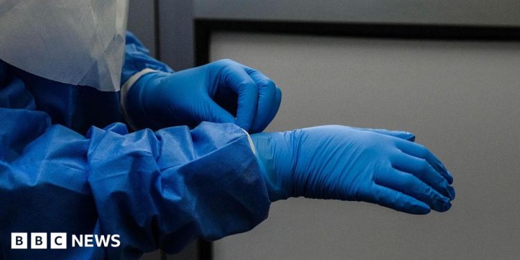 France confirms first Ebola case