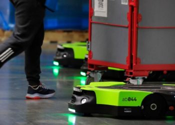 Amazon develops a warehouse robot workers can speak to