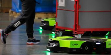 Amazon develops a warehouse robot workers can speak to
