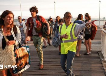 Tens of thousands evacuated from France’s Cap Ferret peninsula as wildfires spread