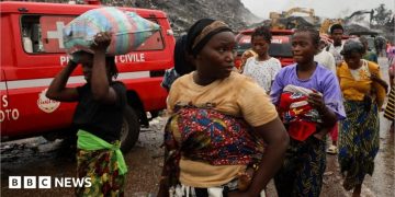 Guinea rubbish landfill collapse kills 31 in Conakry