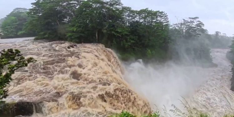 Hawaii braces for impact from Lala