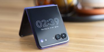 De-Googled GrapheneOS is coming to Motorola’s foldables next year