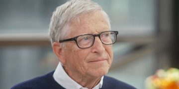 Bill Gates says getting countries to agree on AI regulations will be harder than Cold War-era nuclear negotiations