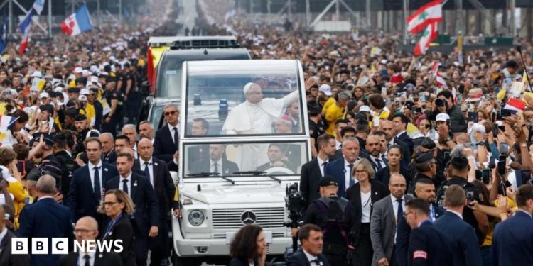 Huge crowds greet Pope in Paris ahead of open-air Mass