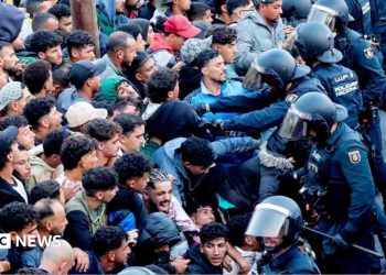 Police begin operation to move migrants from Ceuta beaches