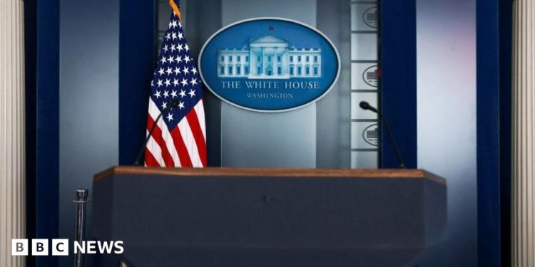 Judge temporarily overturns Trump’s White House media ban