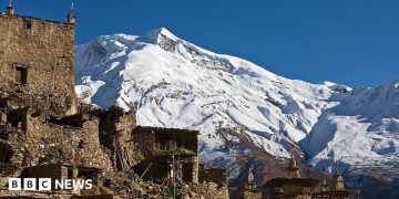 Nepal: Ten climbers missing after avalanche hits Himalayan base camp