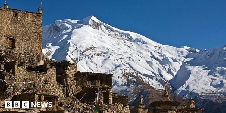 Nepal: Ten climbers missing after avalanche hits Himalayan base camp