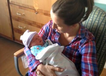What is postpartum psychosis? – CBS News