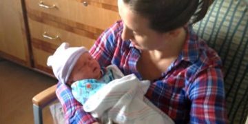 What is postpartum psychosis? – CBS News